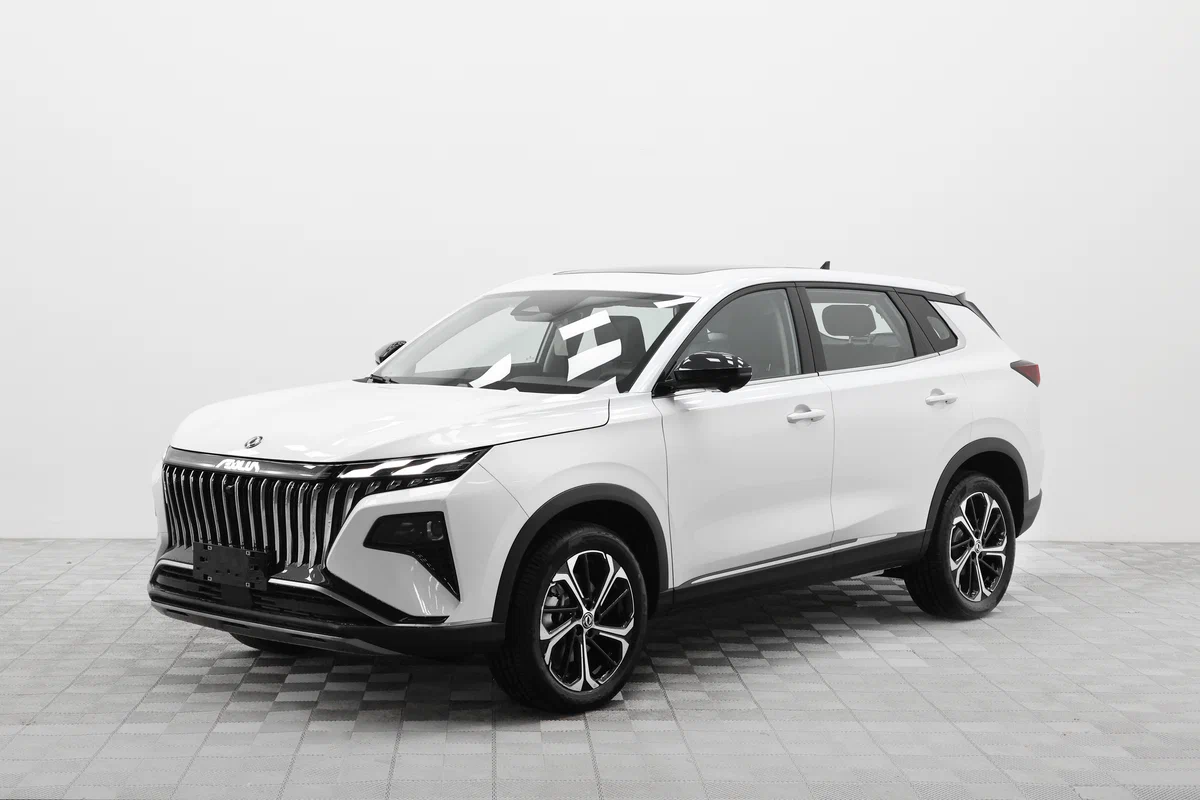Dongfeng Huge с автосалона по цене от 2 990 000 рублей